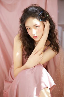 李彩